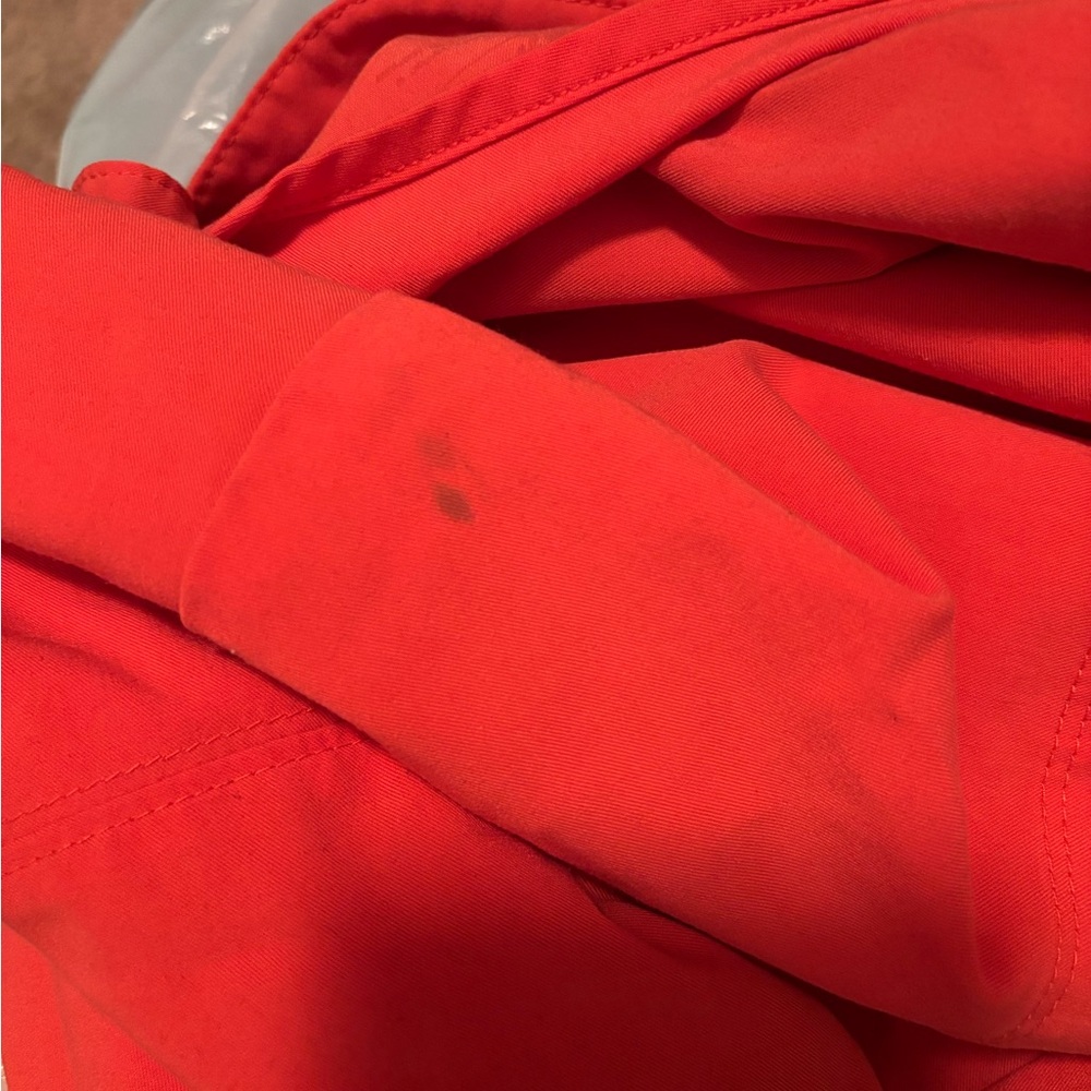 scrub top size medium has a stain - Picture 6 of 6